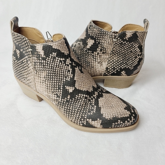 NWOT DOLCE VITA westa ankle booties , snakeskin print - Picture 2 of 8
